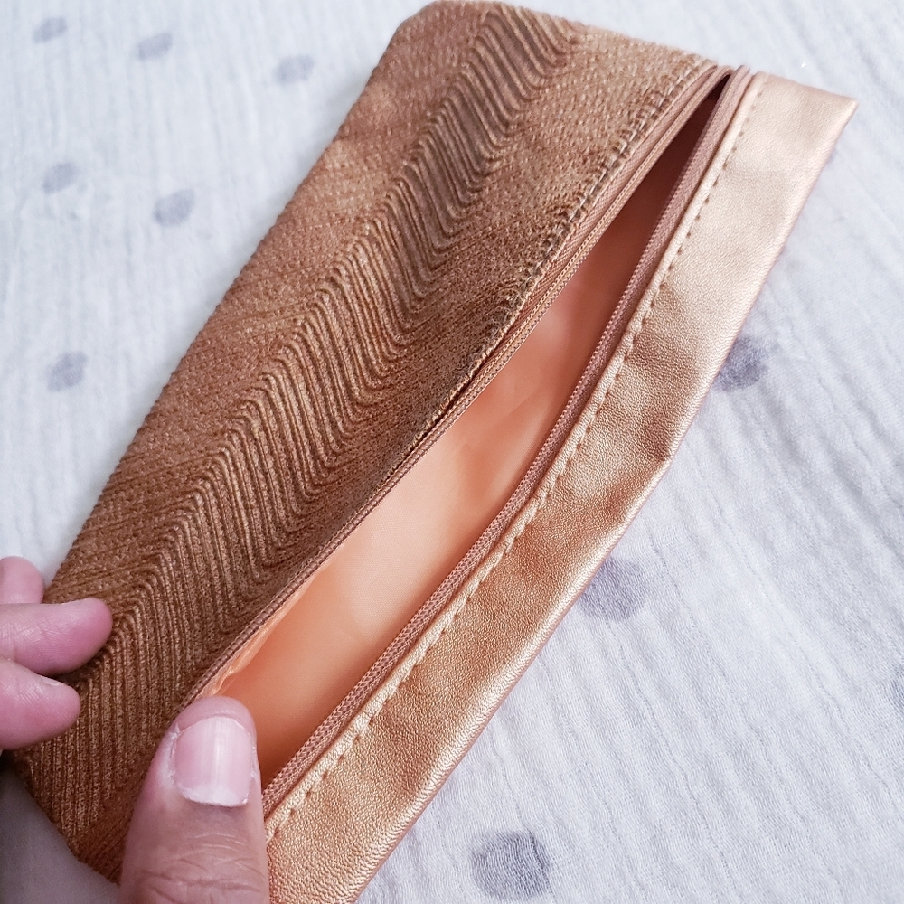 Tan Ipsy Cosmetic Bag. NWOT.